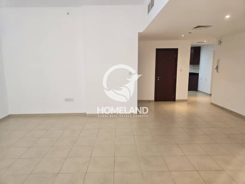 Open Views | Walk to the Beach | Ensuite | Bright Open Views | Walk to the Beach | Ensuite | Bright