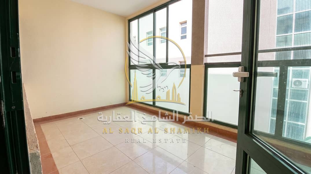 7 اجمل واكبر غرفتين وصاله باطلاله جانبيه بحريه وتراس كبير 5. jpeg