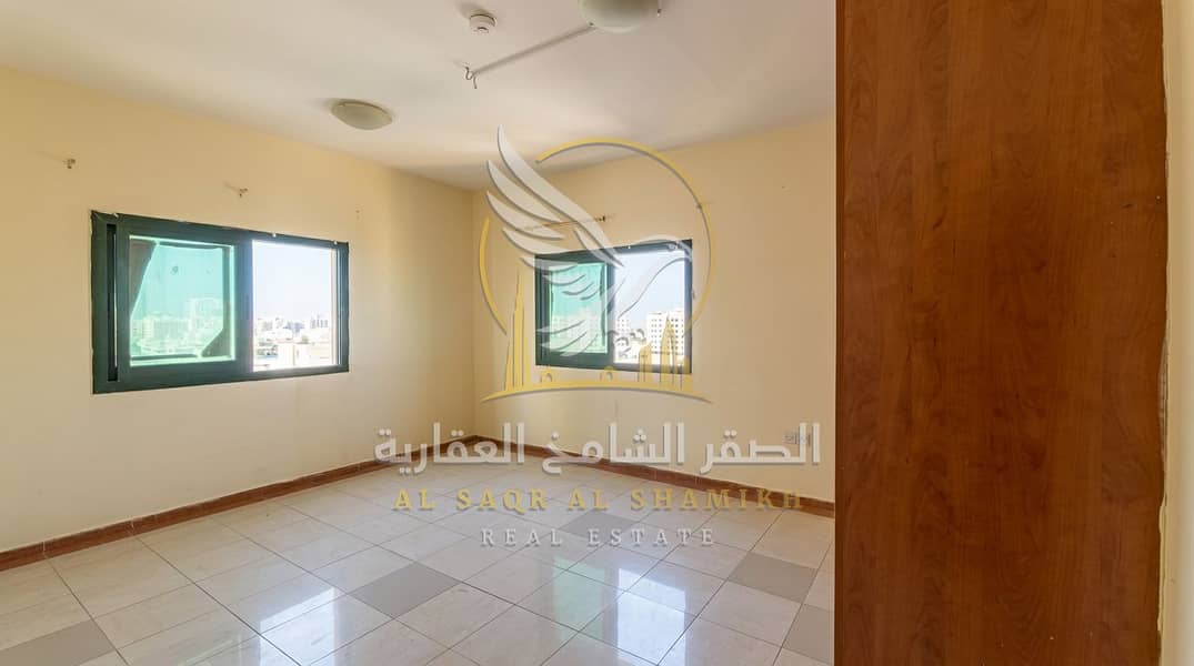 15 اجمل واكبر غرفتين وصاله باطلاله جانبيه بحريه وتراس كبير 18. jpeg