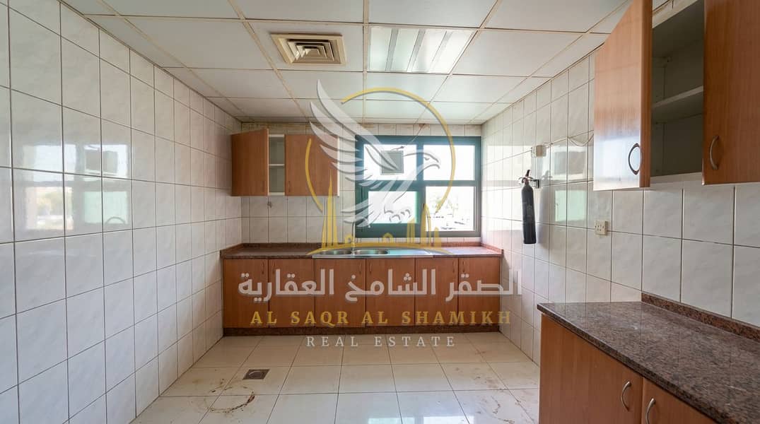 22 اجمل واكبر غرفتين وصاله باطلاله جانبيه بحريه وتراس كبير 22. jpeg