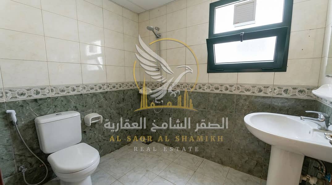 24 اجمل واكبر غرفتين وصاله باطلاله جانبيه بحريه وتراس كبير 23. jpeg