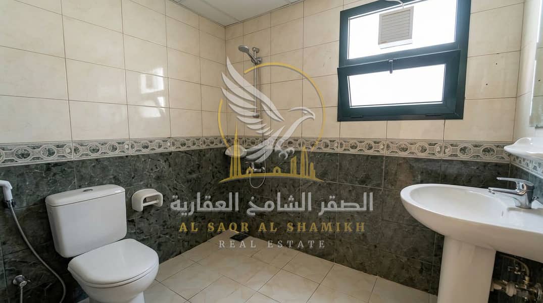 26 اجمل واكبر غرفتين وصاله باطلاله جانبيه بحريه وتراس كبير 25. jpeg