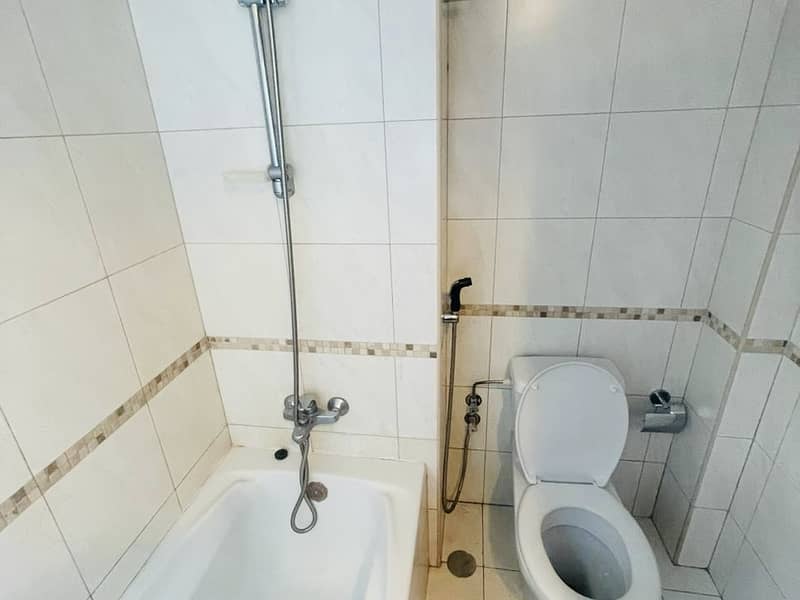 30 fef10623-ca7d-45ea-9768-b539586c462d. jpg