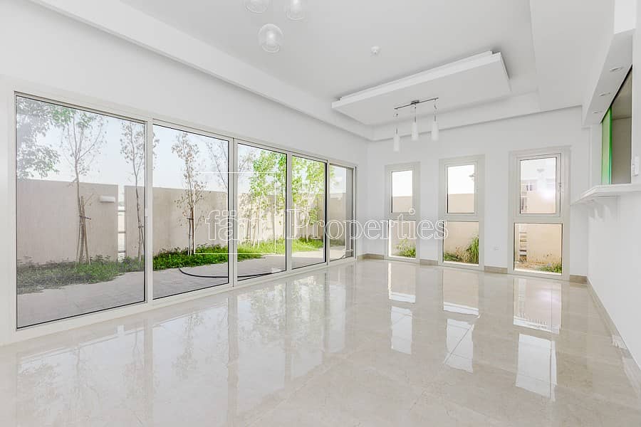 Private Corner 3 Bed+ Maid TH | Ready to Move In Private Corner 3 Bed+ Maid TH | Ready to Move In