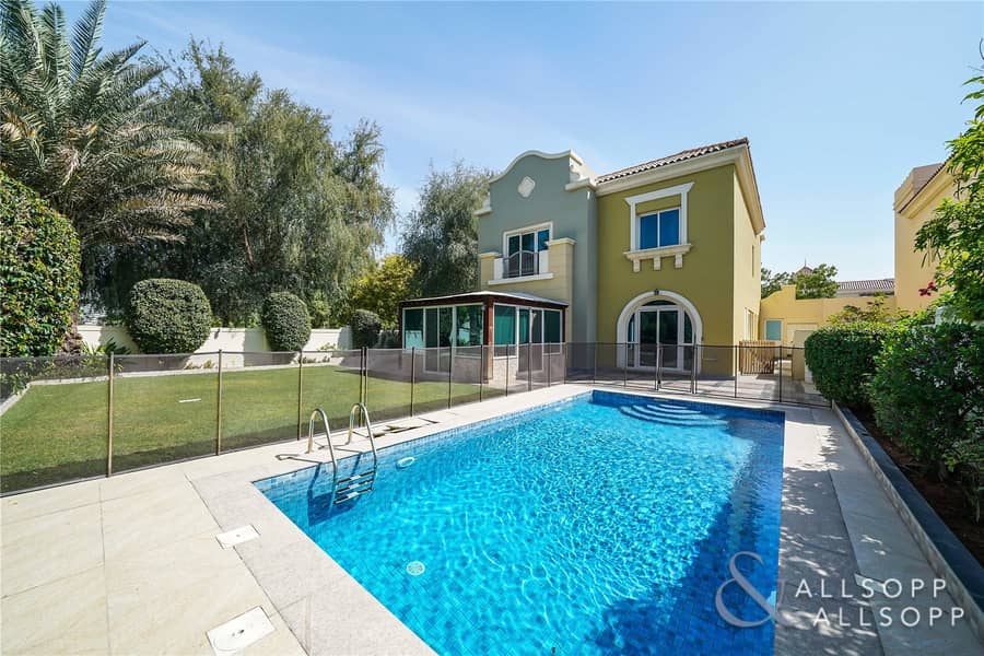 Upgraded and Extended| Private Pool| 5 Bed
