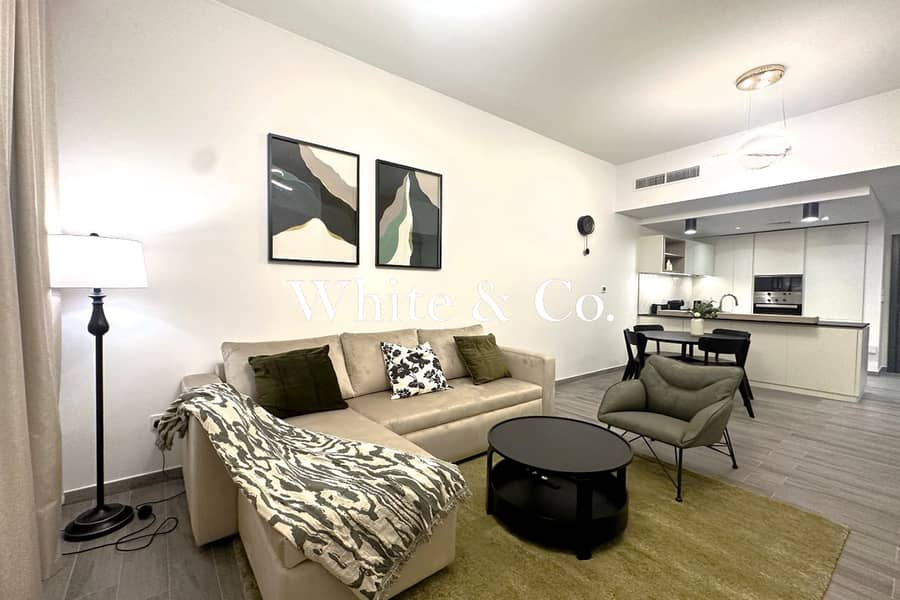 Low Floor | Pool View | Spacious | Modern Low Floor | Pool View | Spacious | Modern