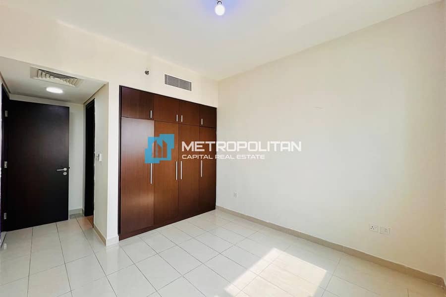 18 Main Living Area