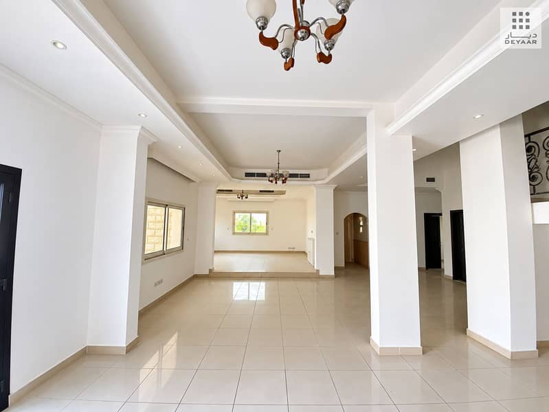 7 10 - Living Hall. jpg