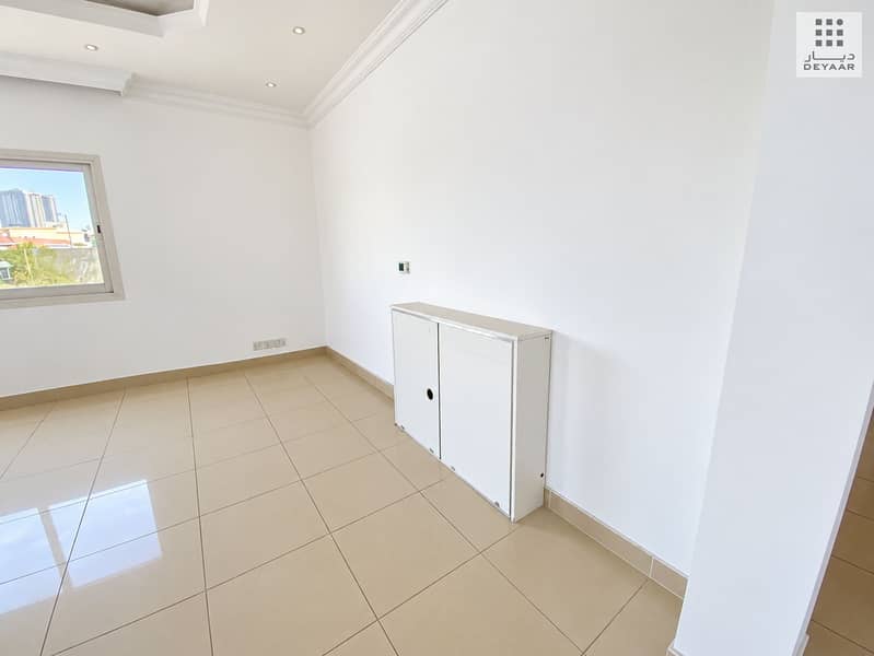 11 12 - Interior Area. jpg
