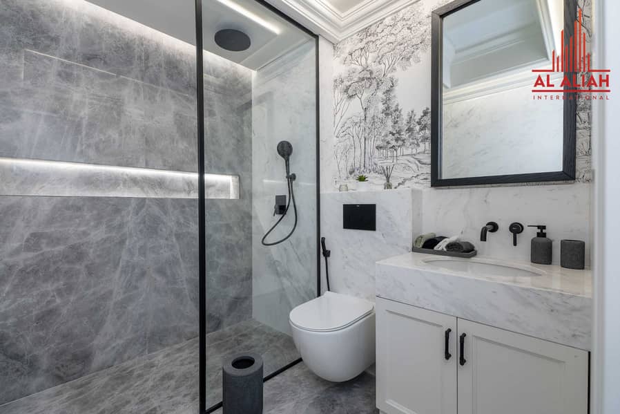 8 BQGR65_Bathroom_01. jpg