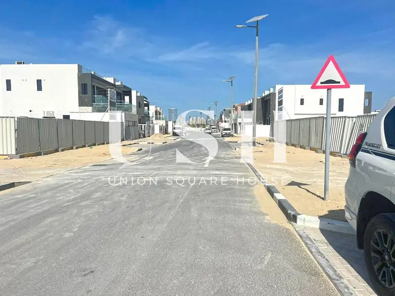 Close To Metro | Corner Plot