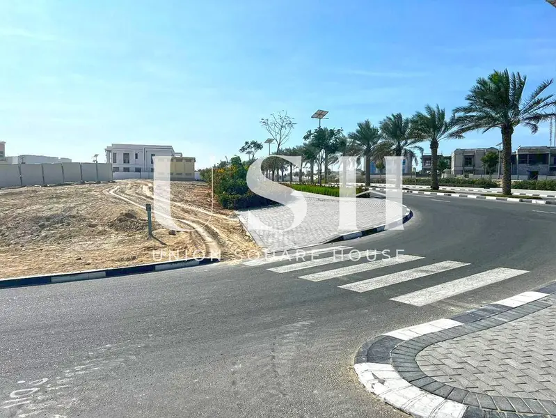Close To Metro | Corner Plot