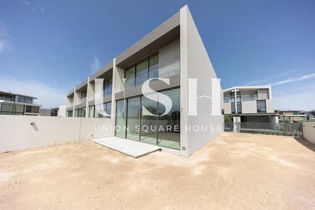 3 Bedroom Townhouse for Sale in Nad Al Sheba Gardens, Dubai - 31ed1e90-e496-4a05-850f-3b33474a2123. jpg