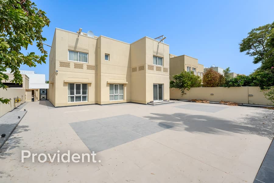 Exclusive| Upgraded 5BR+Maids|Perfect Family Space Exclusive| Upgraded 5BR+Maids|Perfect Family Space