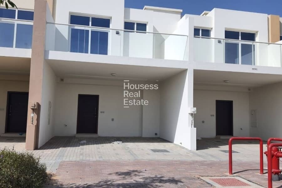 Single Row | Pool and Park View | Avencia Single Row | Pool and Park View | Avencia