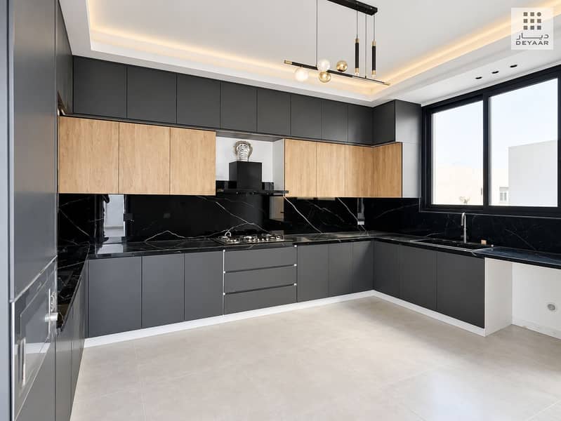 7 05 Kitchen. jpg