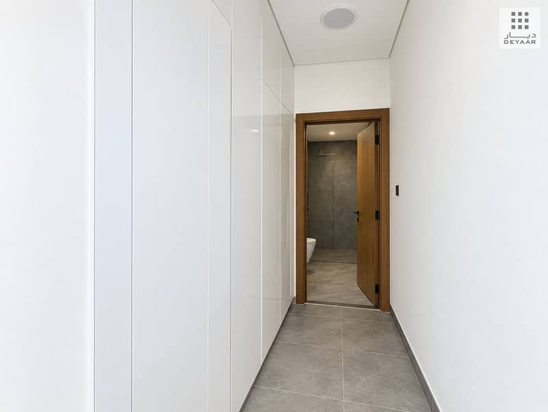 13 10 Hallway and Bathroom. jpg