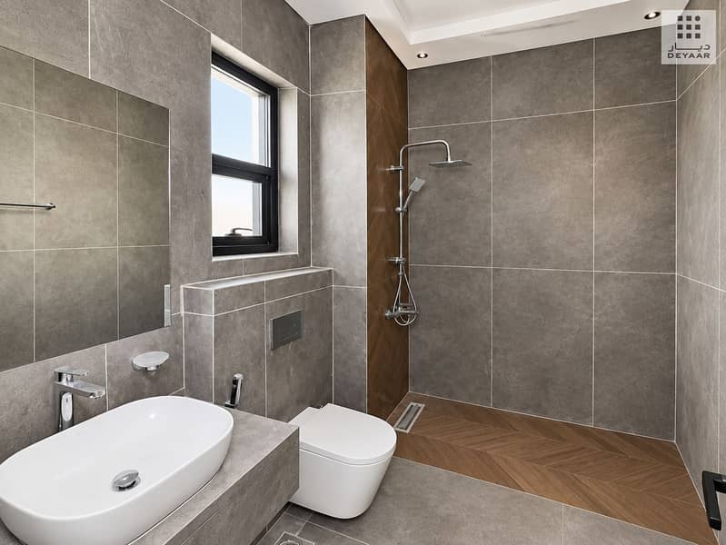 15 07 Bathroom with Shower. jpg