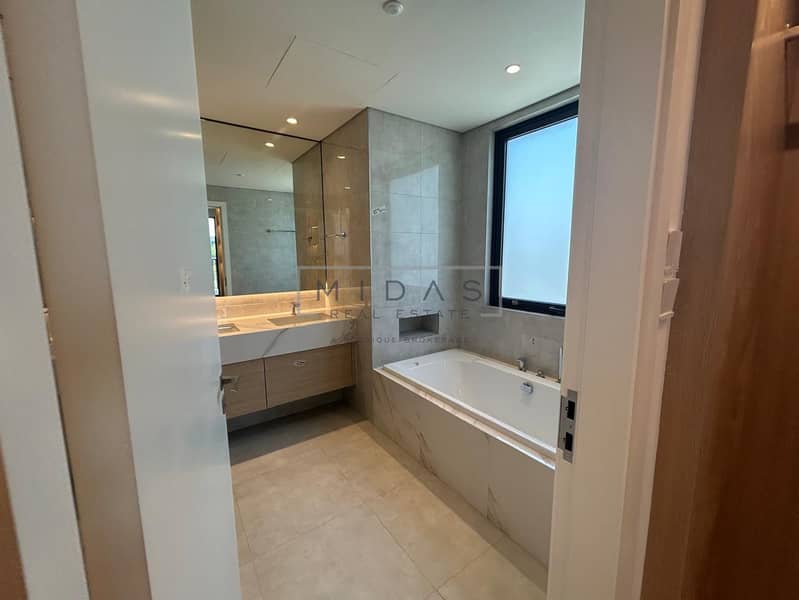 13 8192eb93-9b2e-45d2-bd41-df30cad641d7. jpg