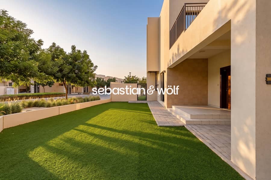 2 02_Front_Garden_and_Entrance. jpg
