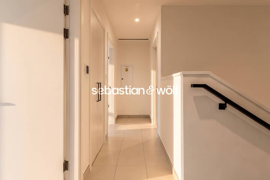 10 14_Upstairs_Hallway. jpg