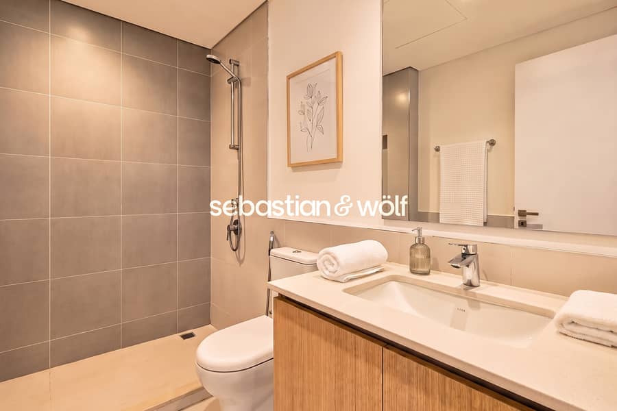 12 10_Bathroom_Walk_In_Shower. jpg