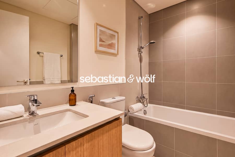 14 11_Bathroom_with_Bathtub. jpg