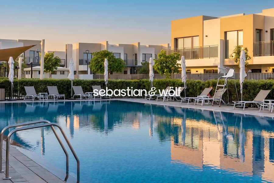 16 17_Community_Main_Pool. jpg