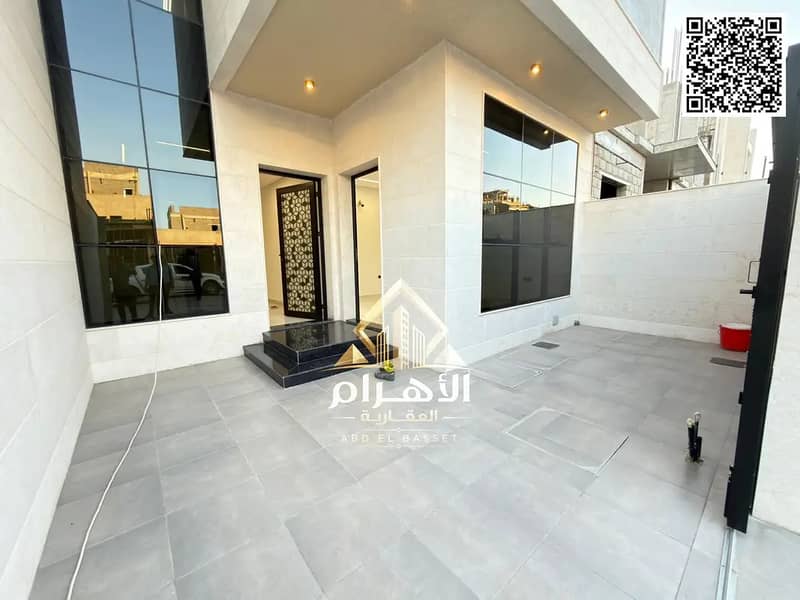 27 864472168-1066x800. webp