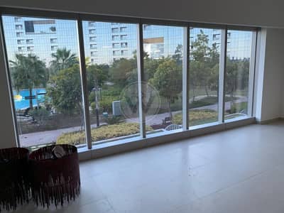 Large studio|No commission|13 months contract Large studio|No commission|13 months contract