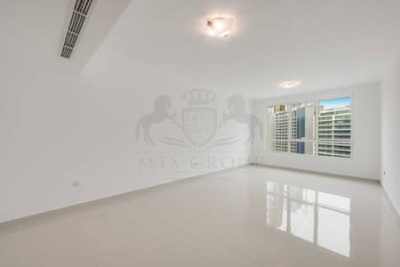 2 Cпальни Апартаменты в аренду в Бизнес Бей, Дубай - Livingroom. jpg