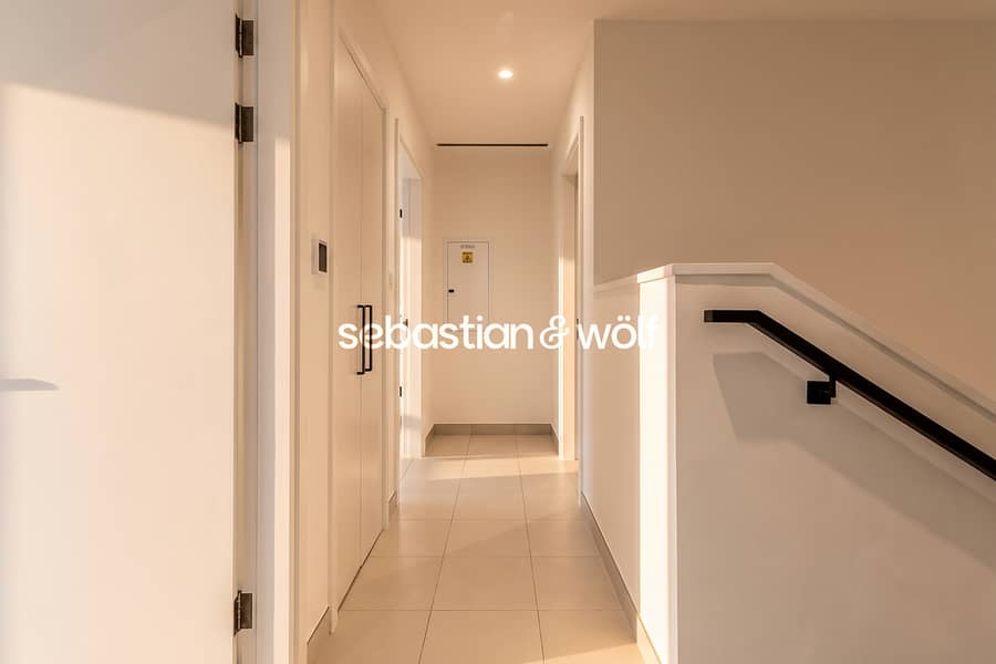 10 14_Upstairs_Hallway. jpg