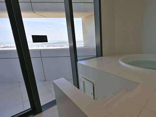 8 M Jacuzzi. jpg