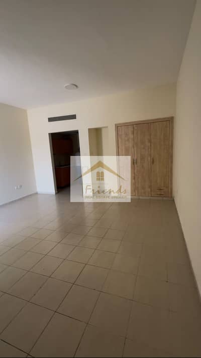 Studio for Rent in International City, Dubai - 3f537f5e-8ead-48d1-80d6-6c6123cc7e0a. jpg