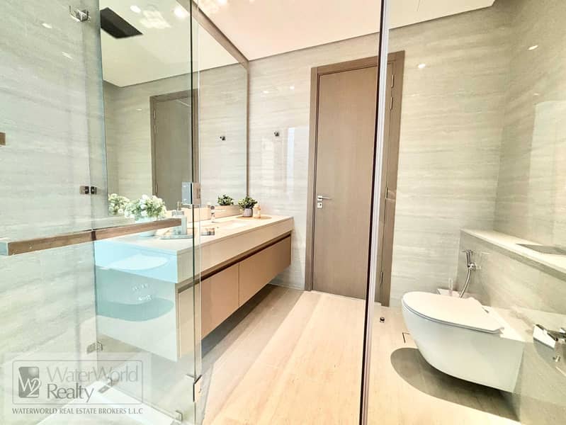 22 washroom (2). jpeg