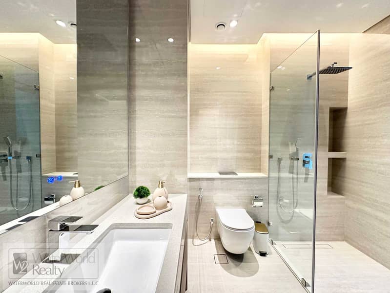 23 washroom (3). jpeg