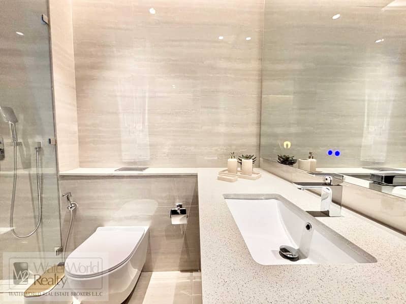 24 washroom (4). jpeg