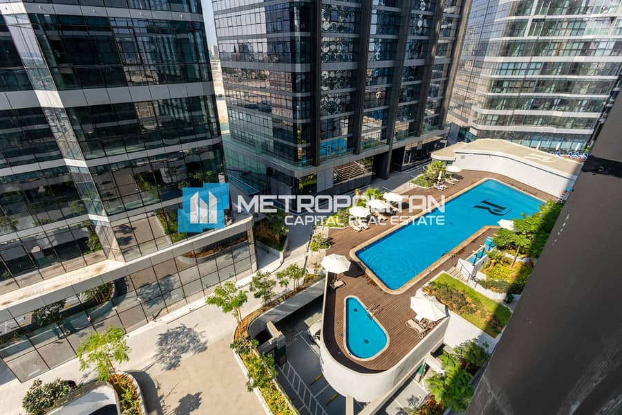 Pool View | Kitchen Appliances | Bright Layout Pool View | Kitchen Appliances | Bright Layout