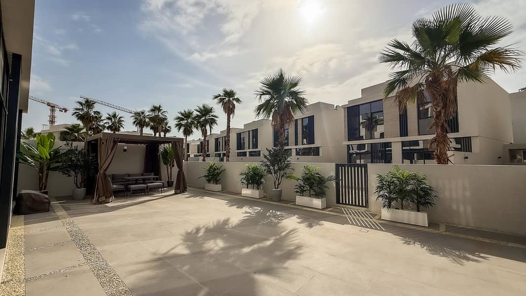 4 Courtyard -2. jpg