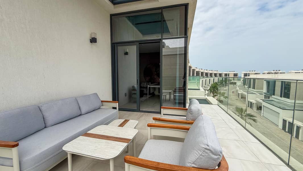 17 Balcony terrace-1-2. jpg