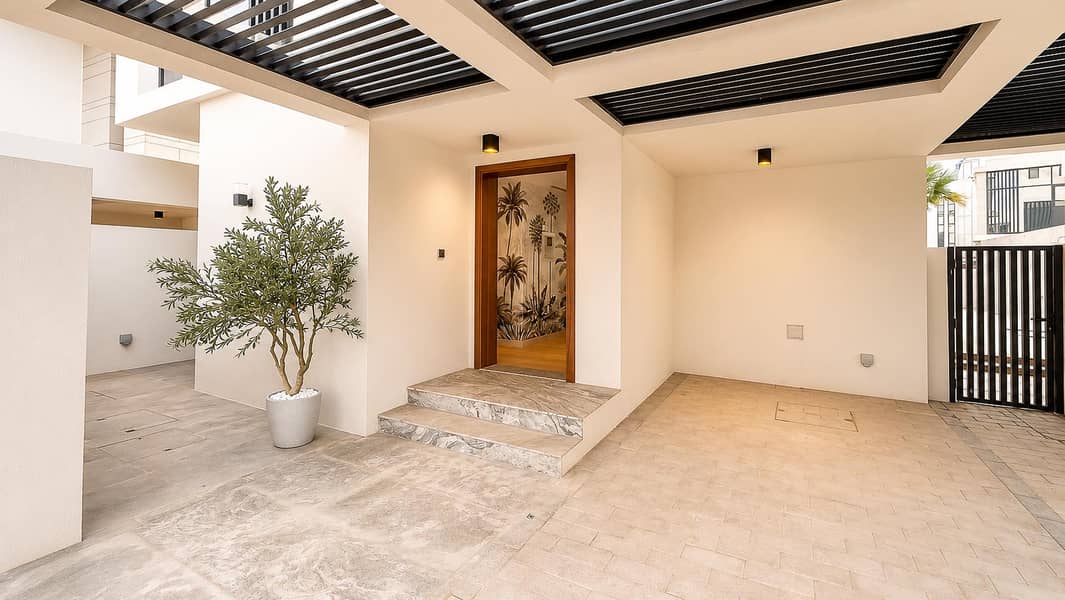 22 Courtyard -1. jpg