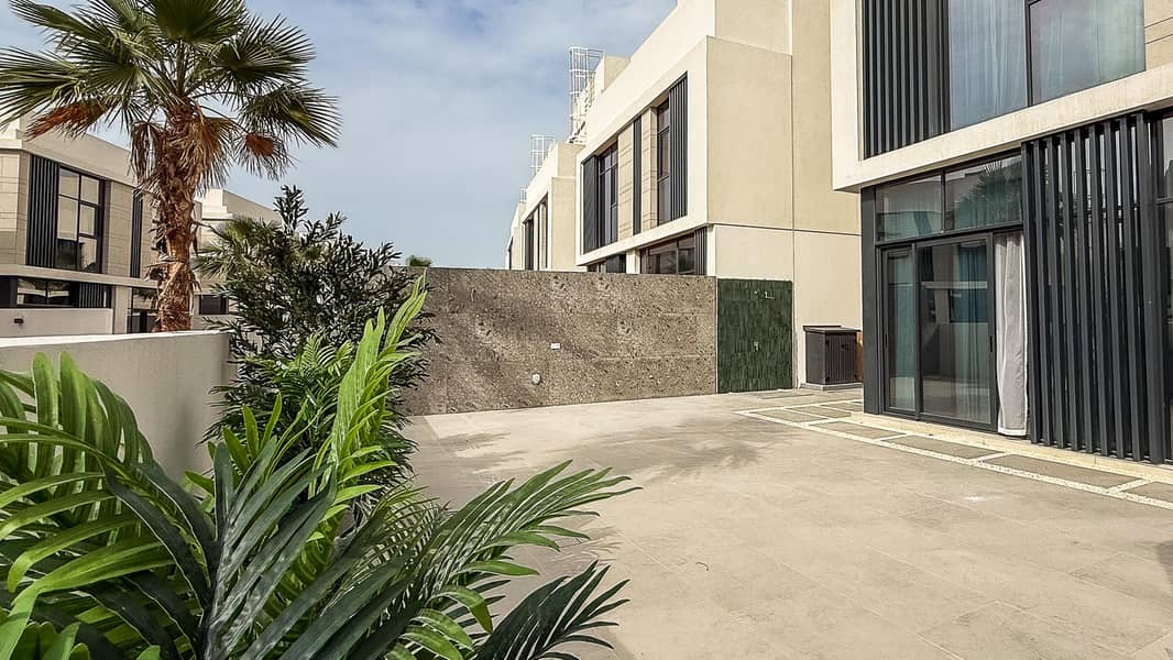 38 Courtyard -1-2. jpg