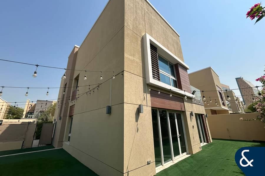 Corner Plot | Single Row | Park View Corner Plot | Single Row | Park View