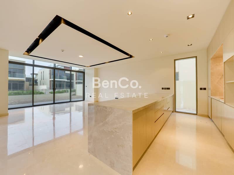5 Bedrooms | Park Backing | Private Pool 5 Bedrooms | Park Backing | Private Pool