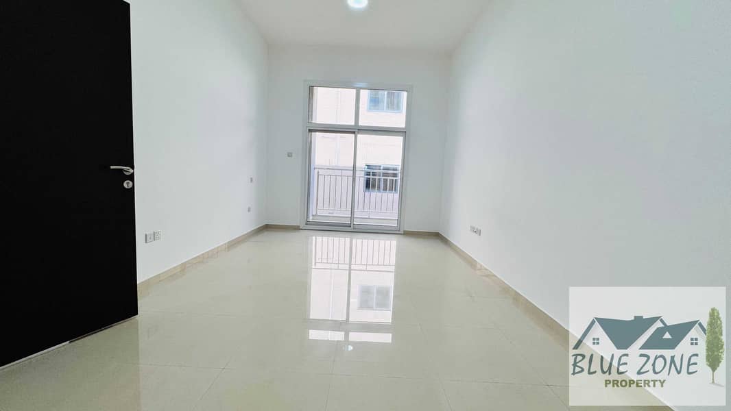 12 e5d48730-6ceb-4a0e-8ff1-509ad7861a4c. jpg
