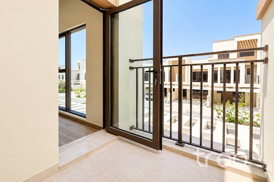 16 Balcony 1. jpg