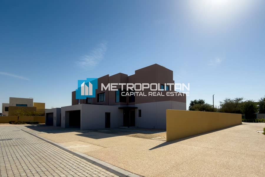 Single Row | Corner Unit | 4 BR with Big PLOT Single Row | Corner Unit | 4 BR with Big PLOT