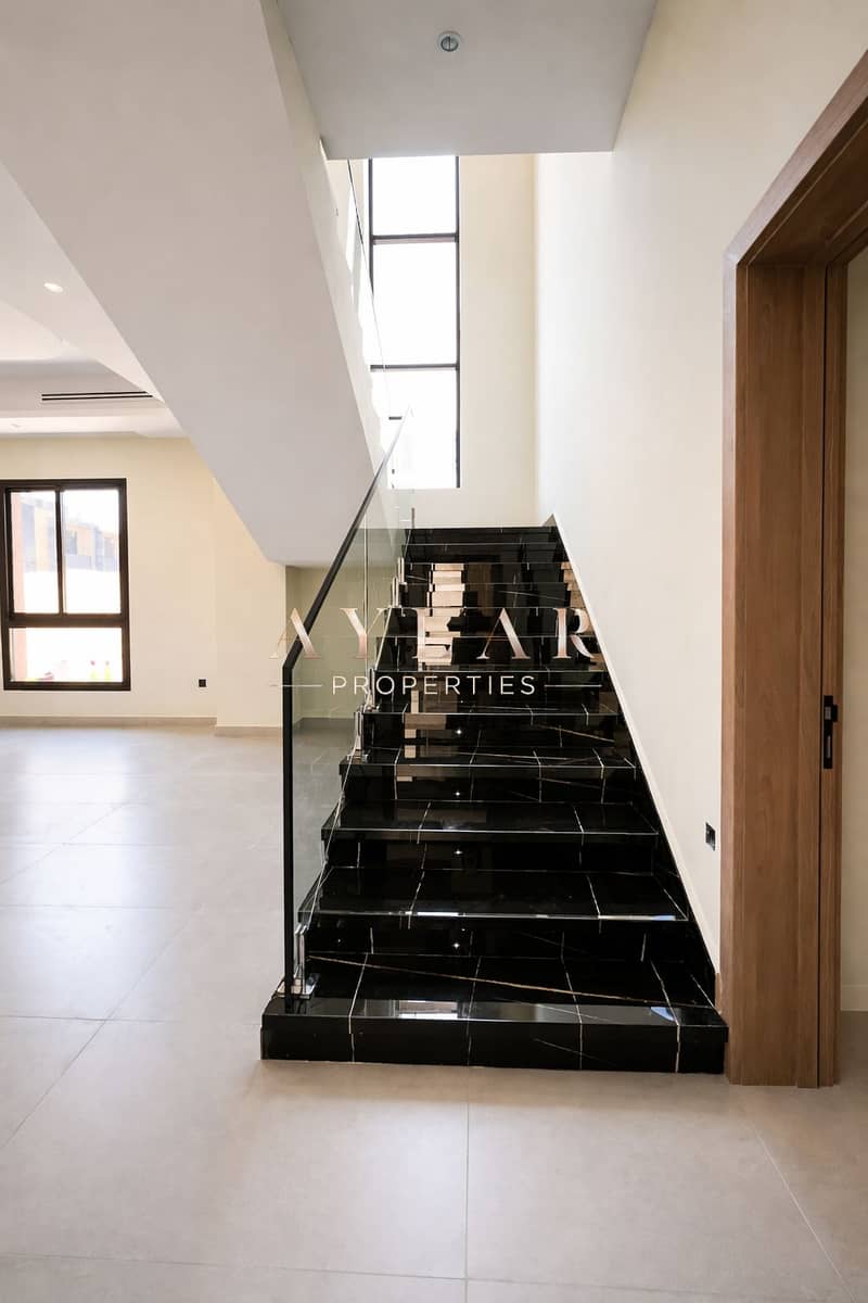 6 Elegant black marble staircase design. png