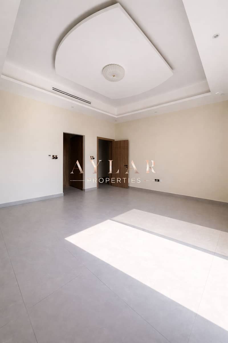 13 Modern living room with tray ceiling. png