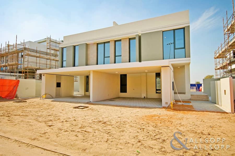 Backs Pool and Park | Modern 3 Bed Villa